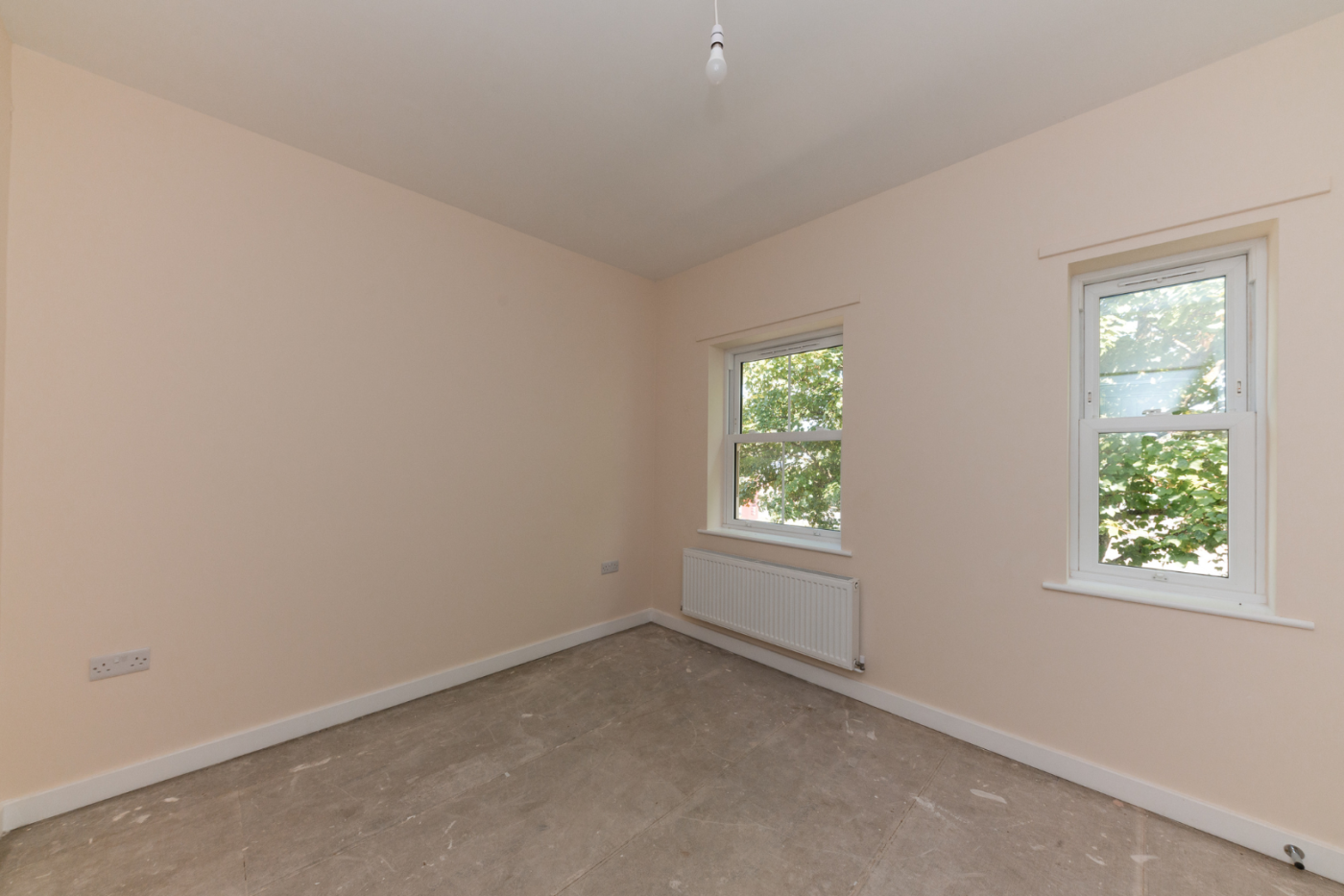 Bedroom with windows 