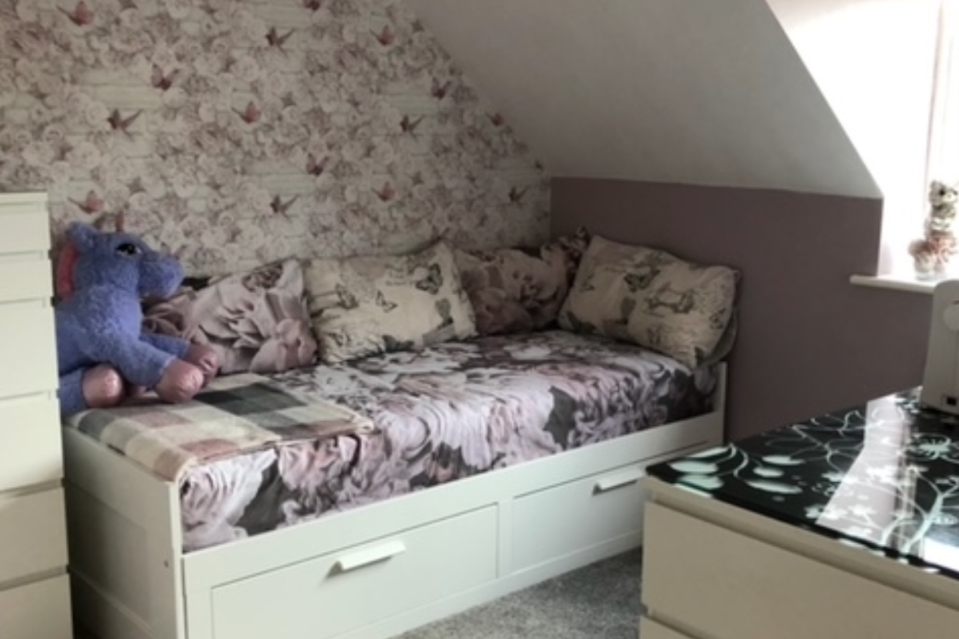 A photo showing a bedroom with a single bed